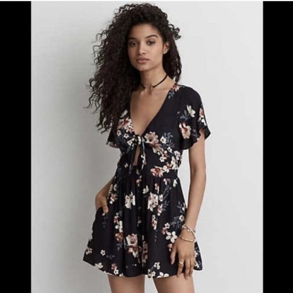 Floral tie front romper - American Eagle - XS